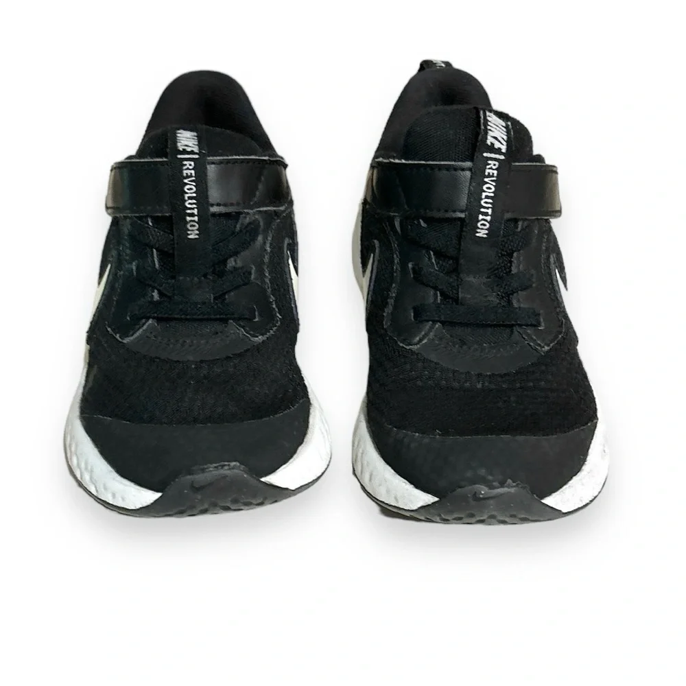 NIKE Black & White Unisex Child Revolution 5 Running Shoe (Little Kids)